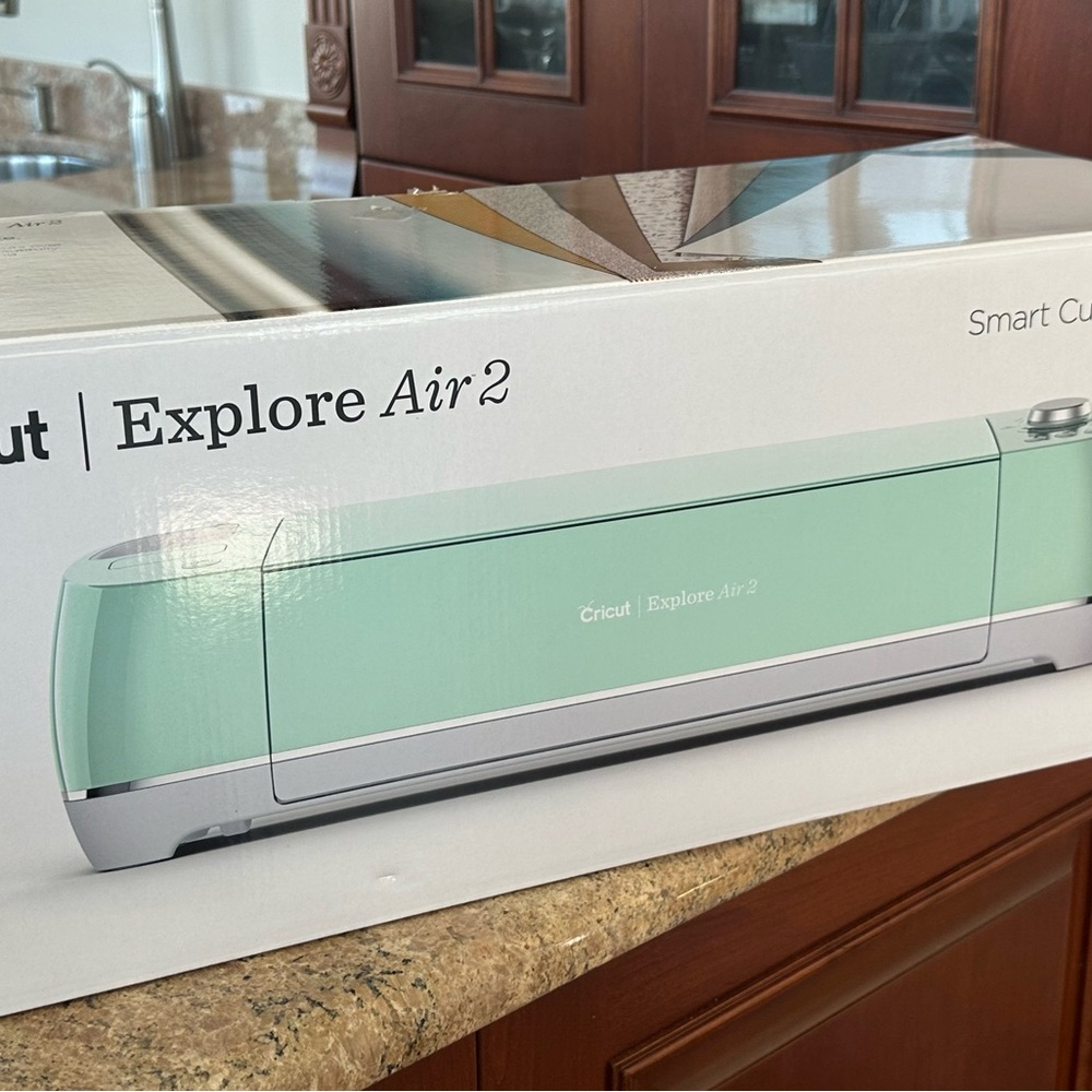 Cricut Explore Air 2. Mint. BRAND NEW
